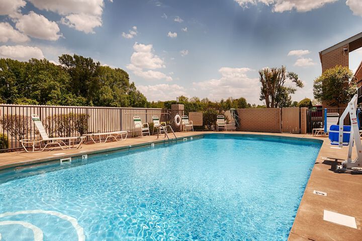 Hotel Pool