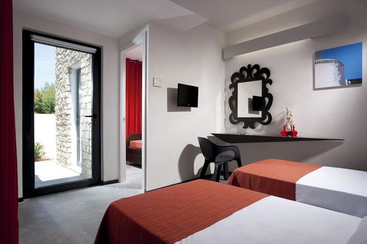 Room 15 of 113