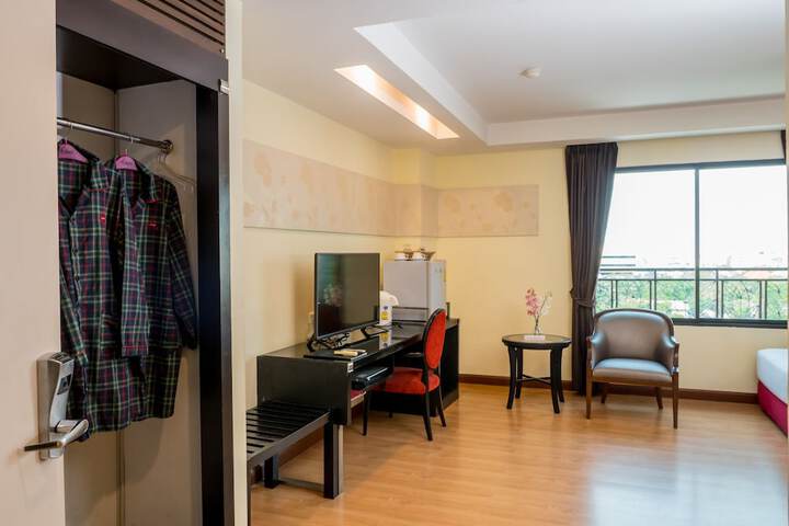 Room 10 of 26
