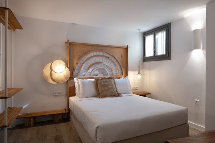 Room 35 of 157