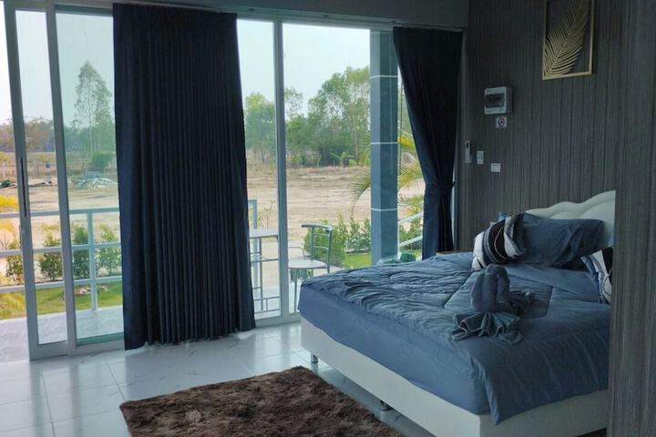 Room 9 of 26