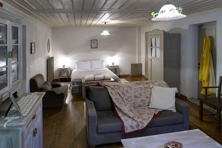 Room 5 of 33