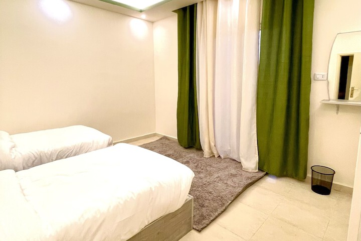 Room 11 of 39