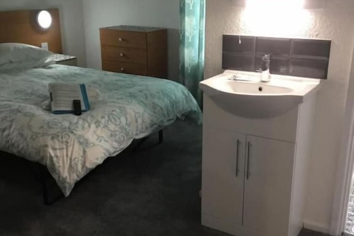 Room 53 of 148