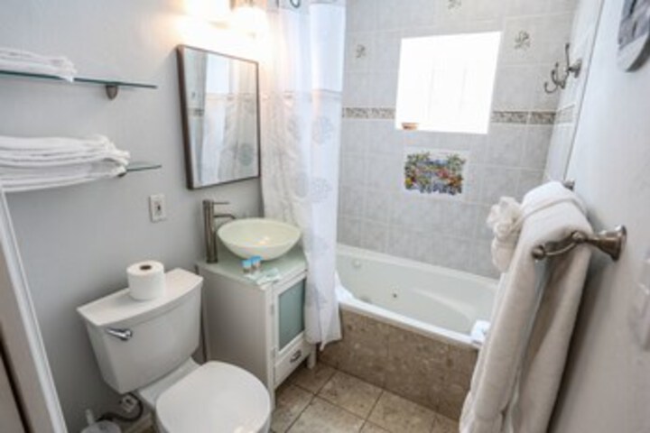 Room 5 of 28