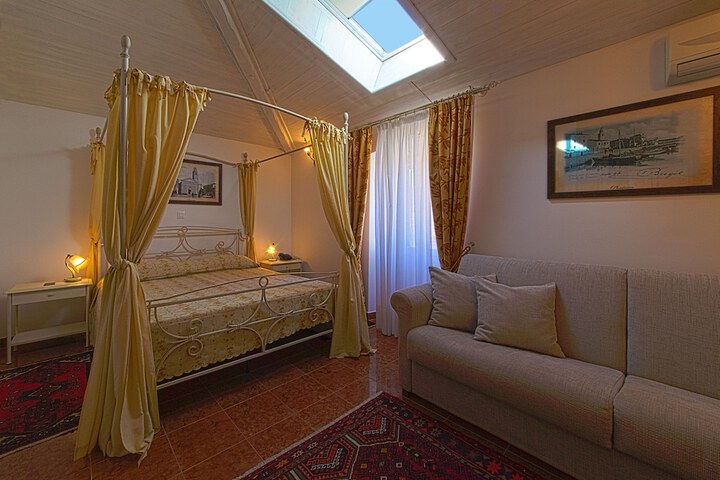 Room 12 of 38