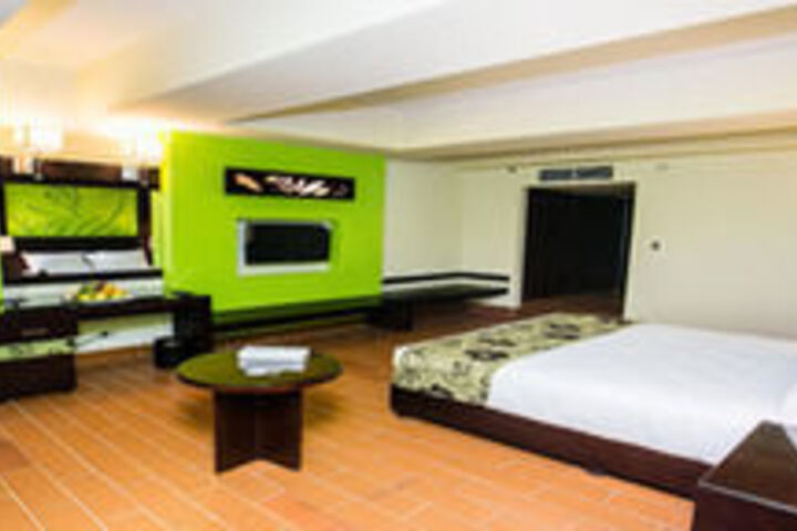 Room 12 of 34