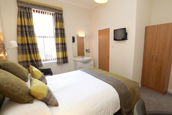 Room 14 of 22