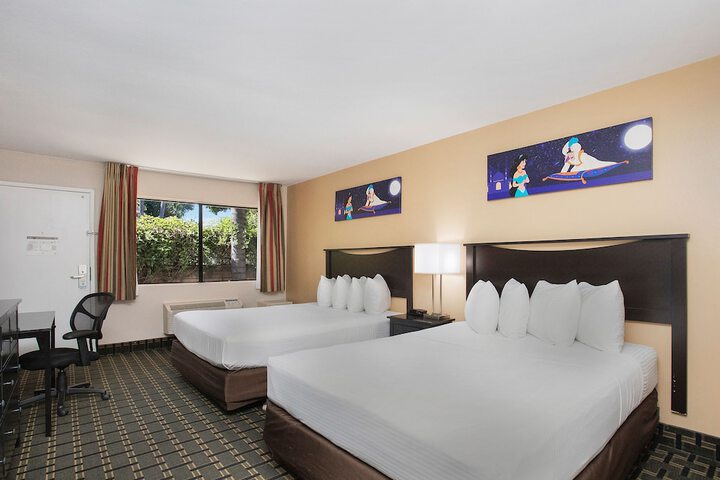 2 Queen Beds (5 of 27)