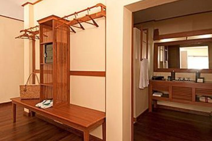 Room 4 of 15