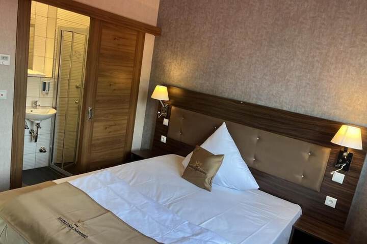 Room 9 of 13
