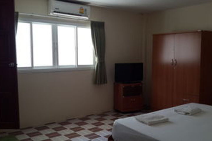 Room 28 of 34