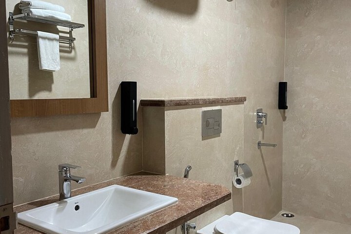 Room 9 of 15