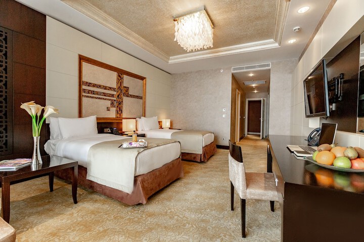 Room 26 of 100