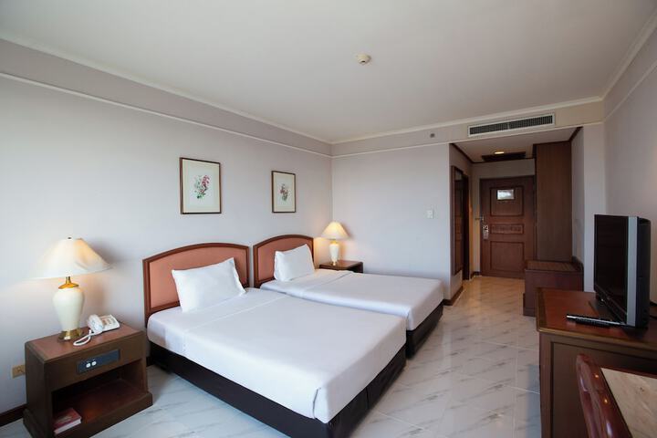 Room 6 of 49