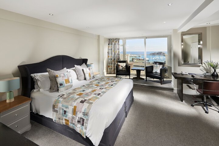 Room 4 of 30