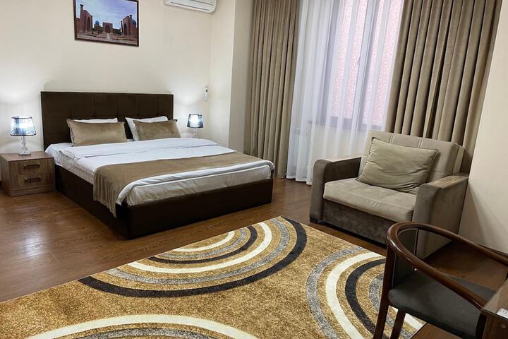 Room 17 of 33