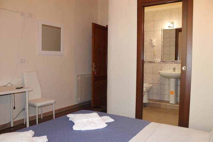 Room 2 of 30