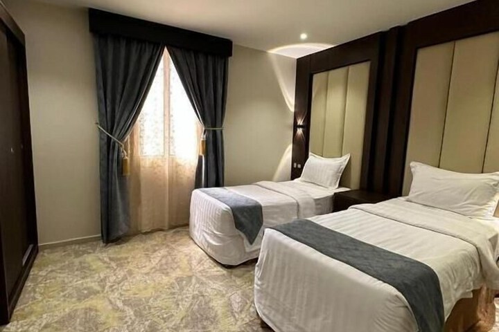 Room 18 of 80