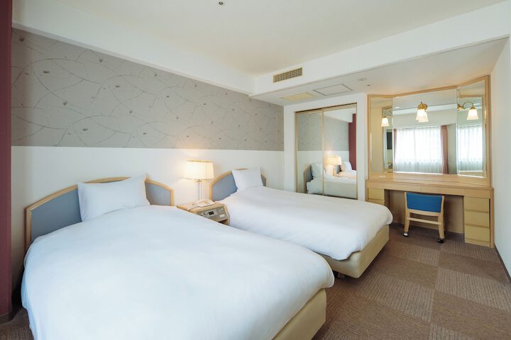 Room 12 of 50