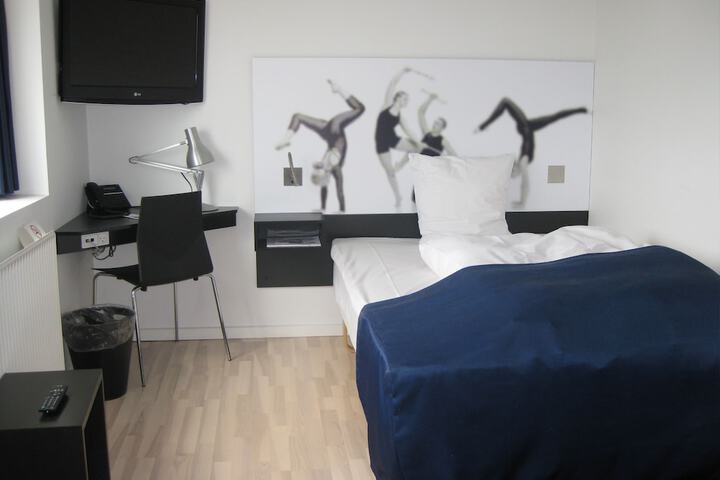 Room 5 of 34