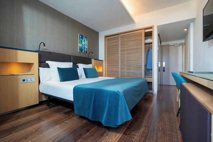 Room 16 of 73