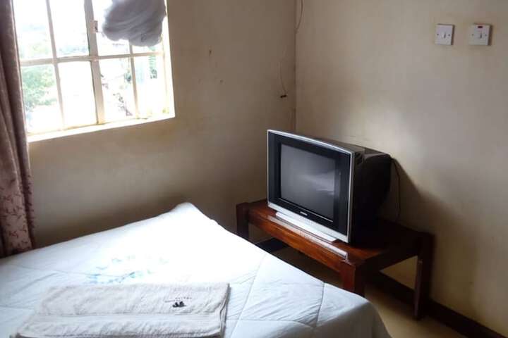 Room 3 of 9