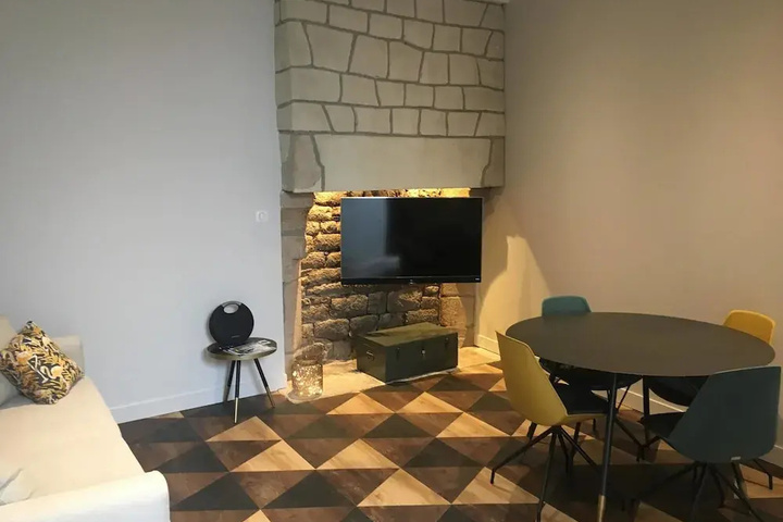 Room 12 of 20