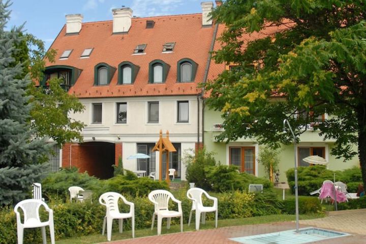 Hotel with Pool