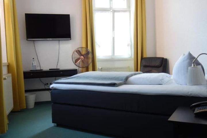 Room 10 of 41
