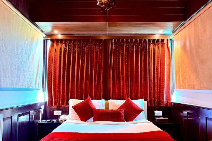 Room 33 of 85
