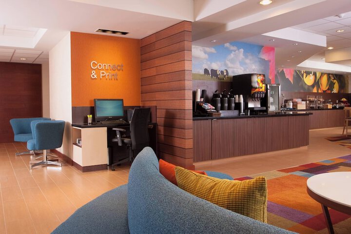 Lobby lounge