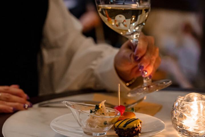 Dining 75 of 163