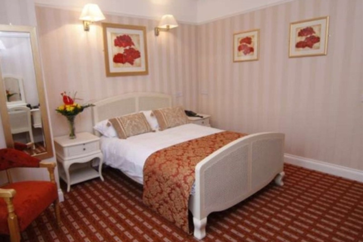 Room 2 of 5