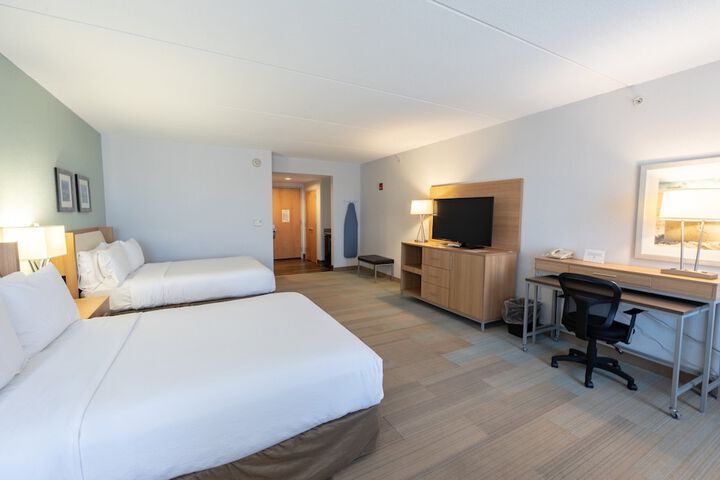 Room 28 of 94