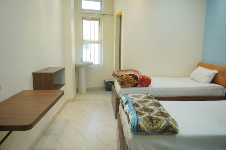 Room 13 of 28