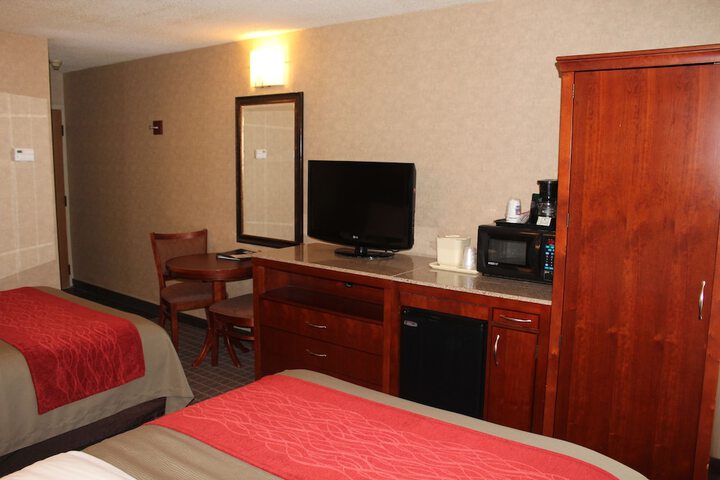 Quadruple Queen Bed (4 of 10)