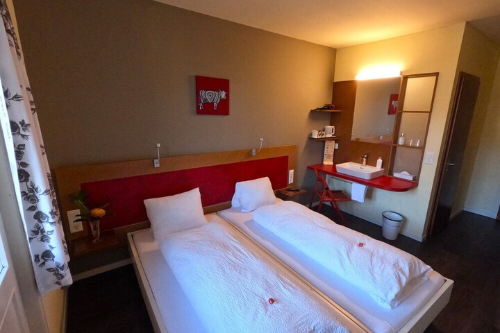 Room 23 of 173