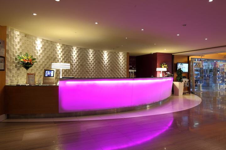 Check-in/check-out kiosk