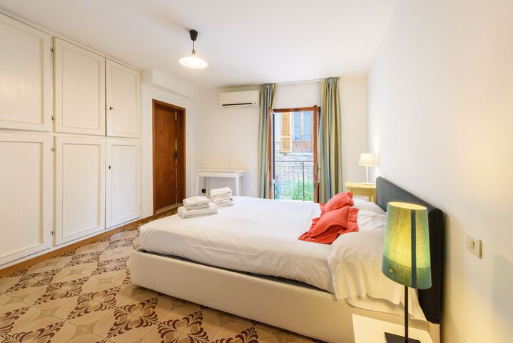 Room 9 of 12