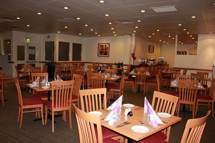 Dining 40 of 54