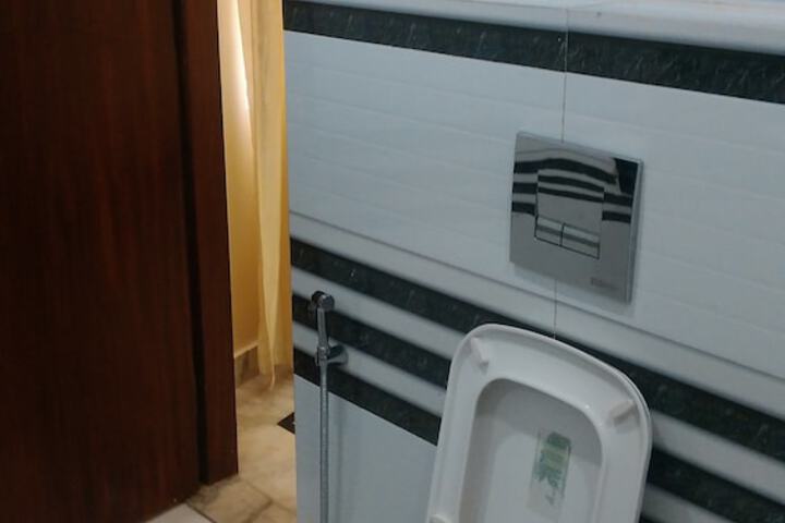 Room 16 of 32