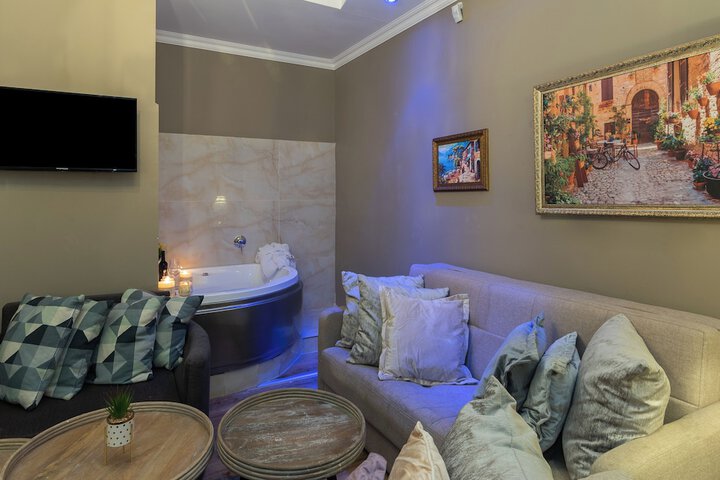 Room 16 of 32
