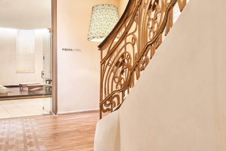 Entrance & Lobby
