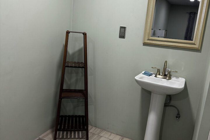 Room 8 of 18