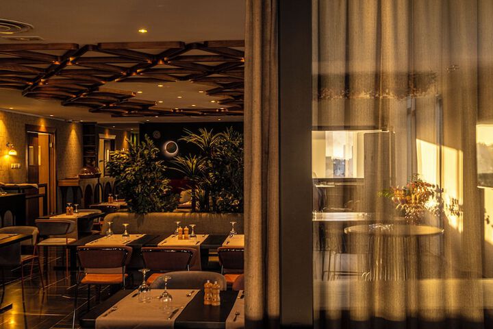 Dining 68 of 74