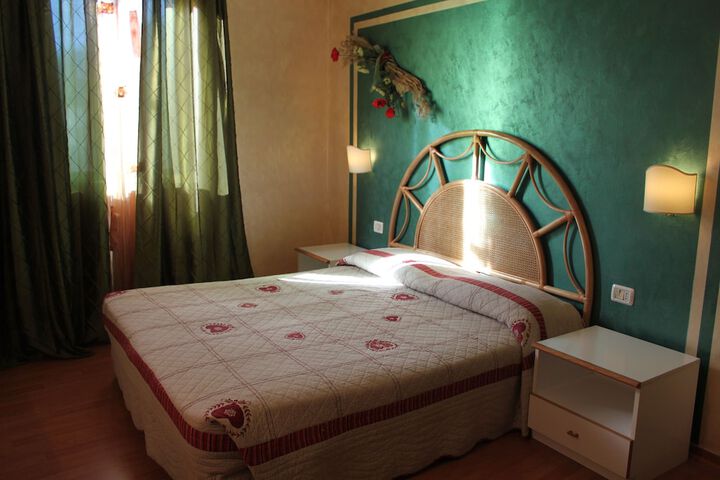 Room 10 of 20