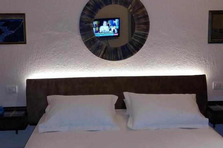 Room 3 of 28