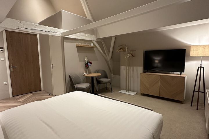 Room 32 of 132