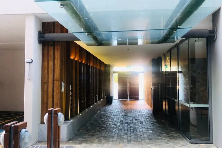 Room 11 of 14